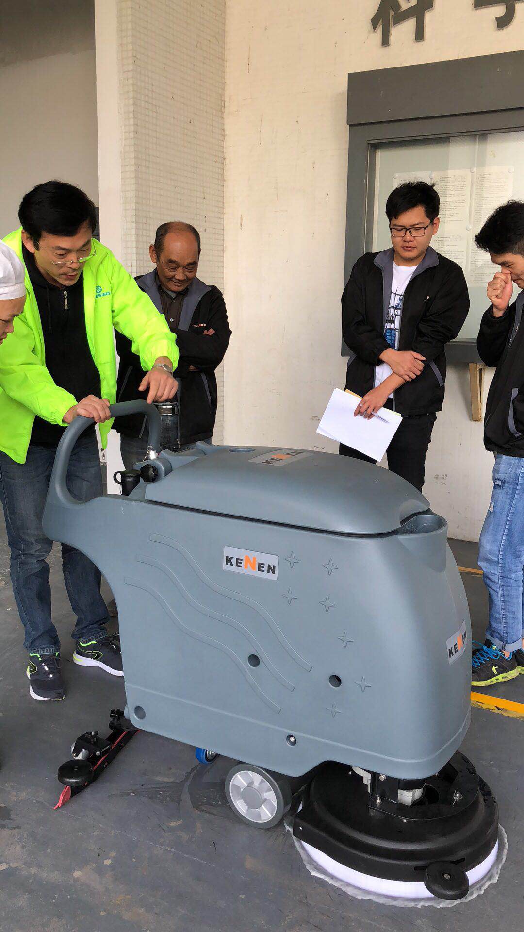 深圳潔臣士洗地機 工廠(chǎng)為什么需要洗地機等清潔設備(圖1)