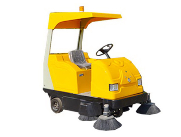 深圳駕駛式掃地車(chē) 駕駛式掃地車(chē)如何做到快速保潔(圖1)