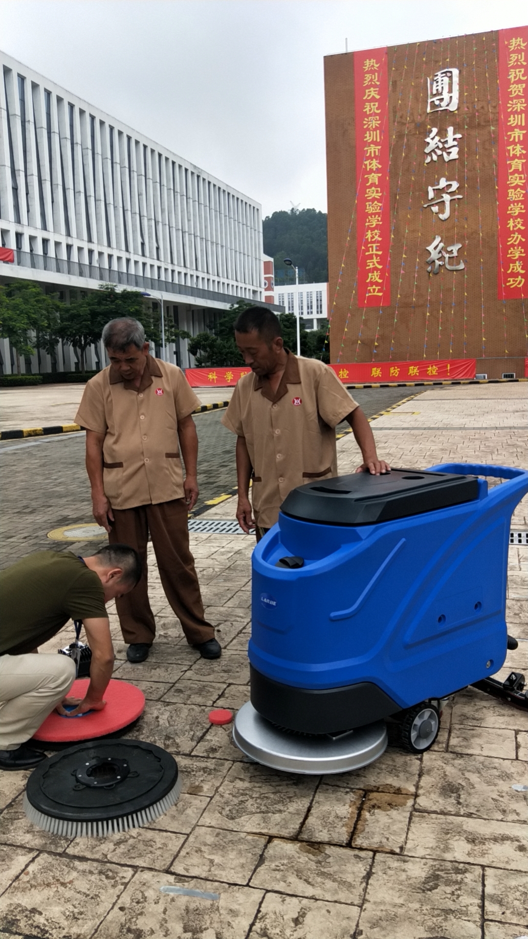 深圳潔臣士 深圳潔臣士洗地機為企業(yè)清潔帶來(lái)哪些好處(圖1)