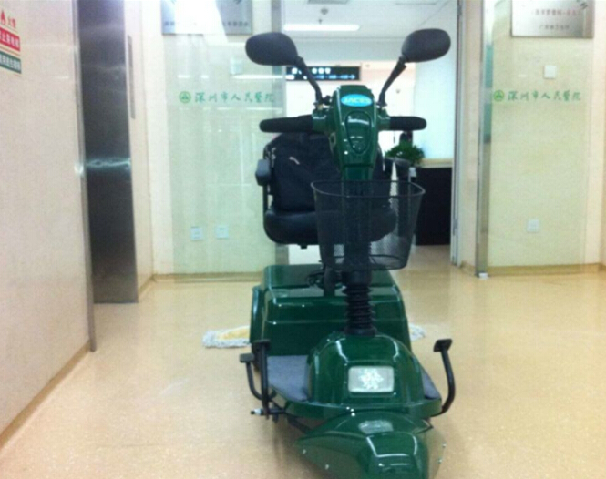 駕駛式塵推車(chē)由哪些部位構成