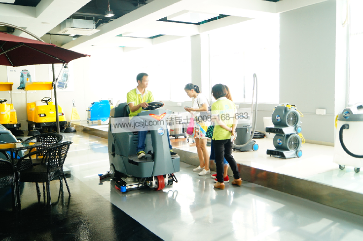 RS32駕駛式洗地機 索蘭女鞋公司購買(mǎi)洗地機(圖2)