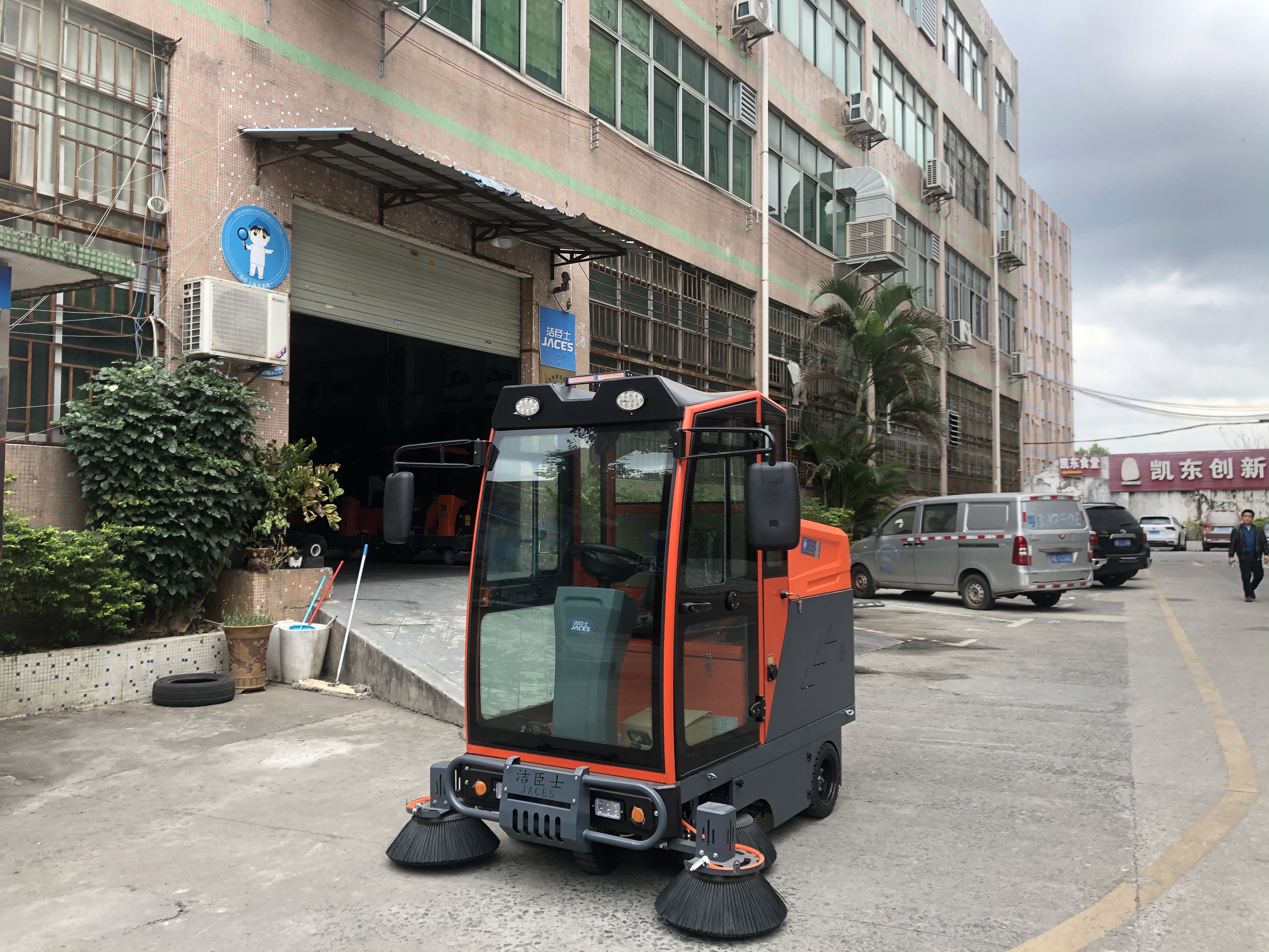 深圳掃地車(chē)的優(yōu)勢(圖1)